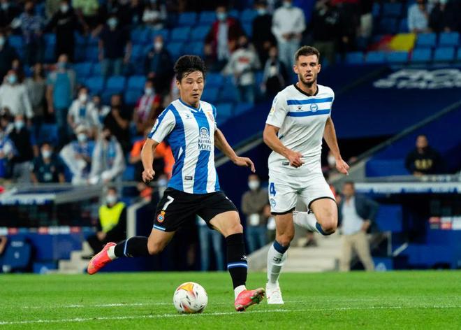 爱游戏全站里程碑夜！上海海港单刀错失，荷甲今晚刷纪录，态度坚定，更衣室氛围转暖的简单介绍